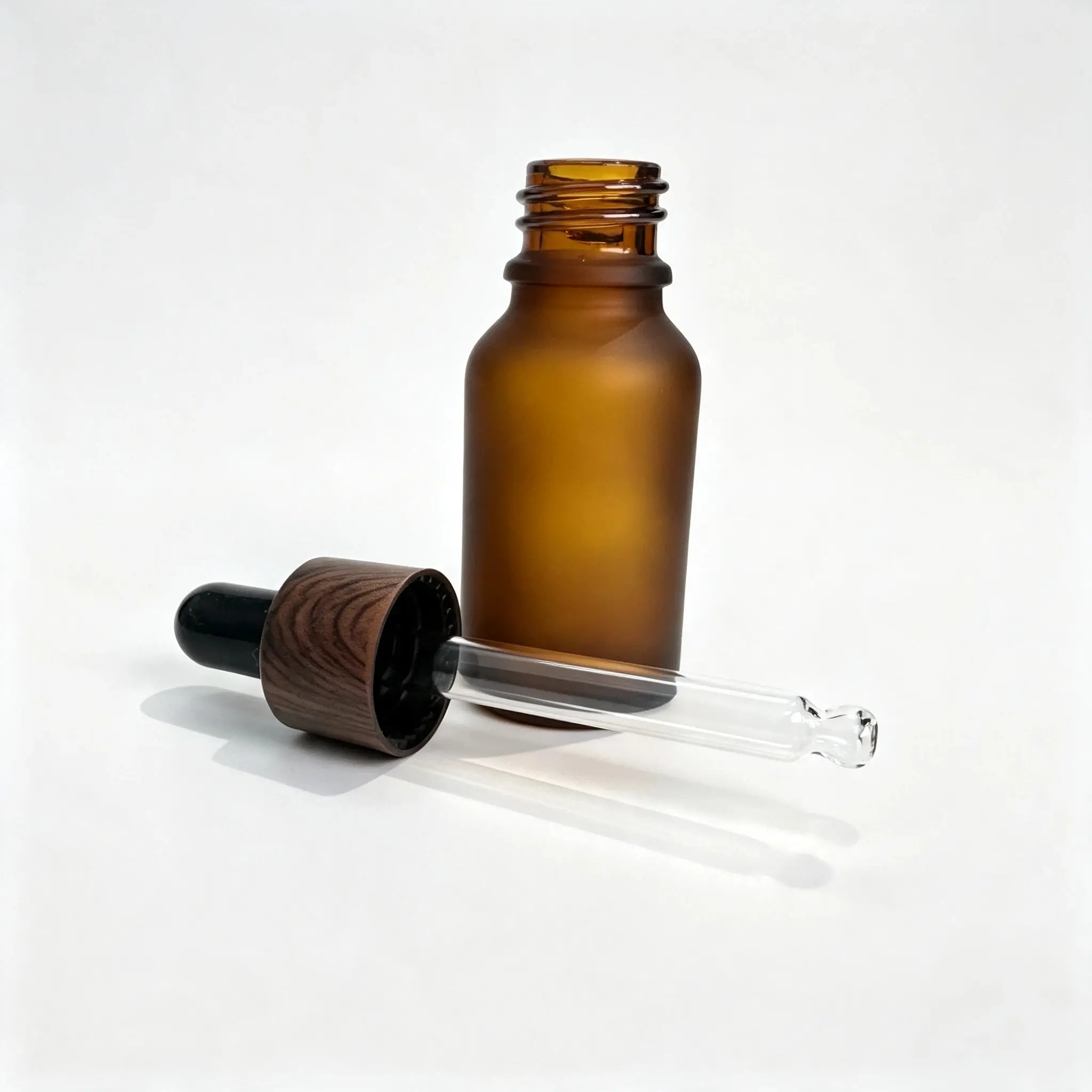 15ml Serum Dropper Bottle and Rubber Bulb Dropper 15ml serum dropper bottle displayed together with its separate rubber bulb dropper assembly.