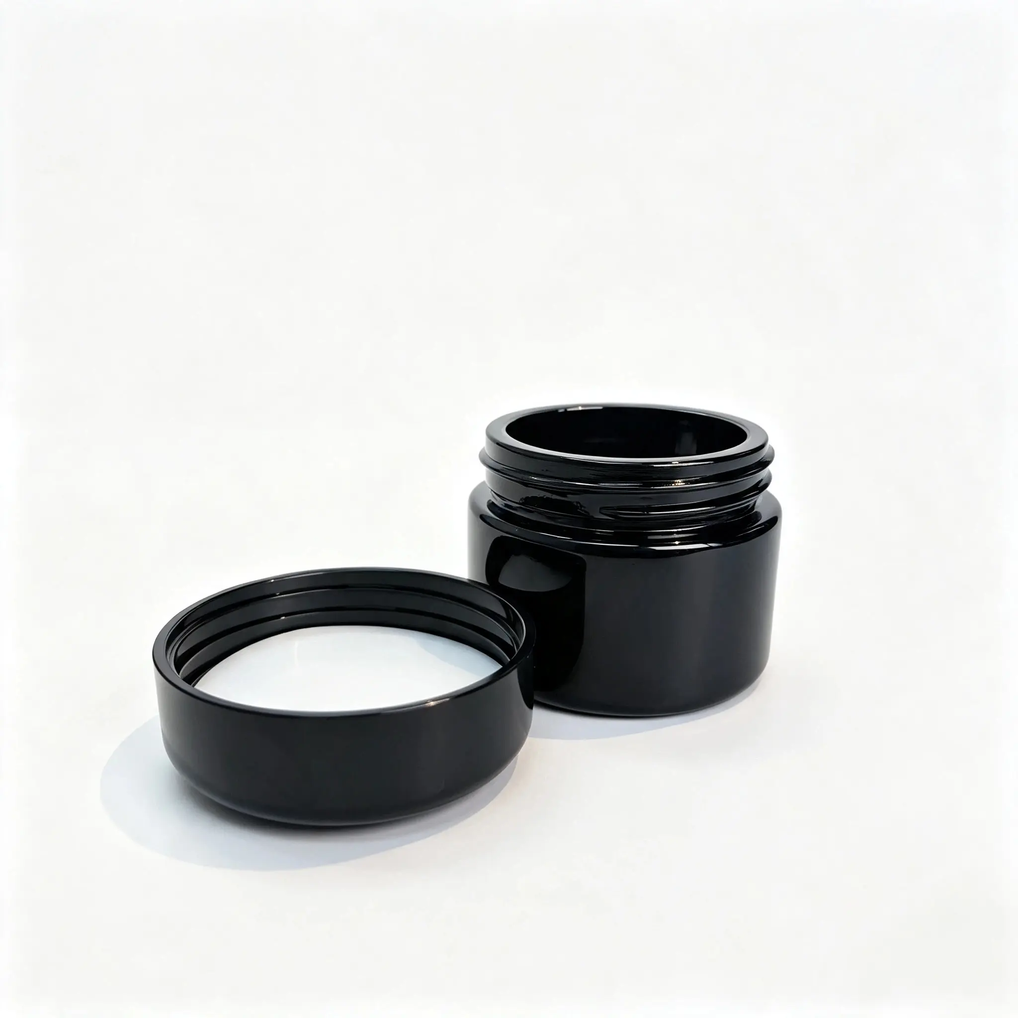 50g Glass Cosmetic Jar Cap Detail Close-up view of the cap supplied with the 50g glass cosmetic jar showing its exterior structure and finish.